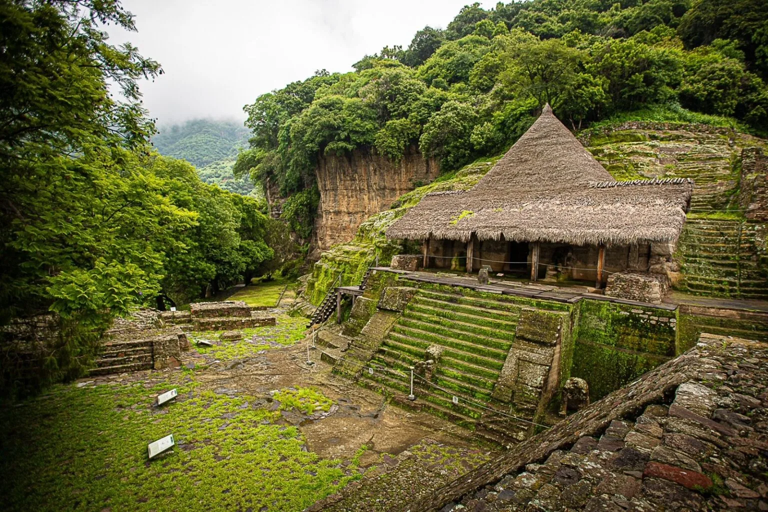 Cerro de los Ídolos — zona arqueológica de Malinalco
